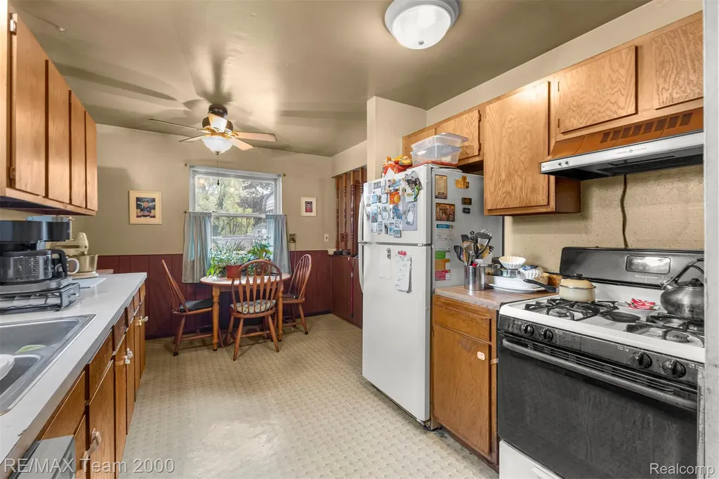 5622 Campbell Street Dearborn Heights City MI 48125