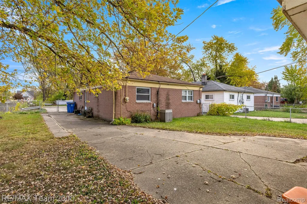5622 Campbell Street Dearborn Heights City MI 48125