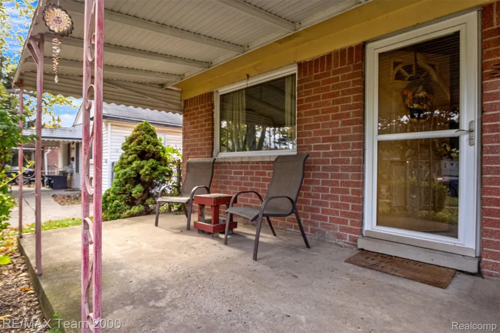 5622 Campbell Street Dearborn Heights City MI 48125