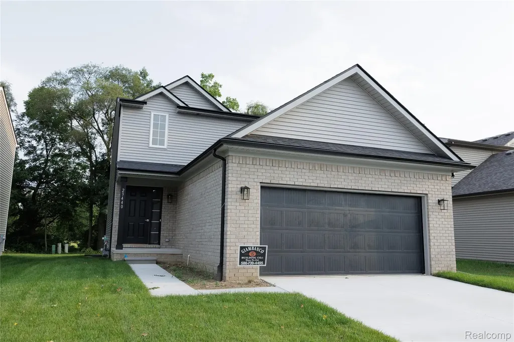 23207 Dale Allen Drive Clinton Charter Township MI 48035