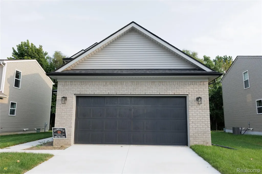 23207 Dale Allen Drive Clinton Charter Township MI 48035