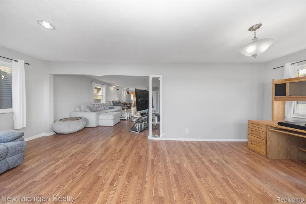 8665 Cooley Lake Road Commerce Charter Township MI 48382