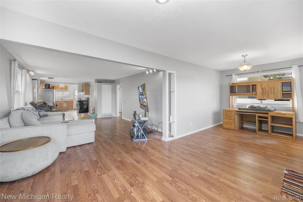 8665 Cooley Lake Road Commerce Charter Township MI 48382