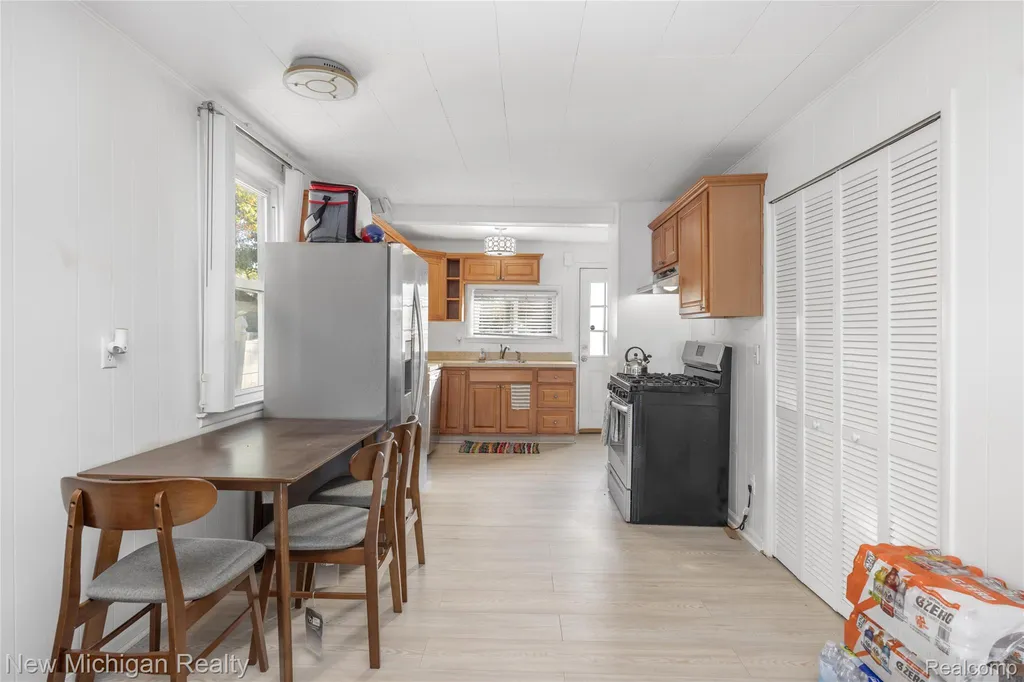8665 Cooley Lake Road Commerce Charter Township MI 48382