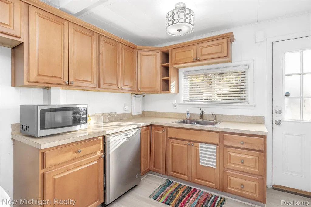 8665 Cooley Lake Road Commerce Charter Township MI 48382