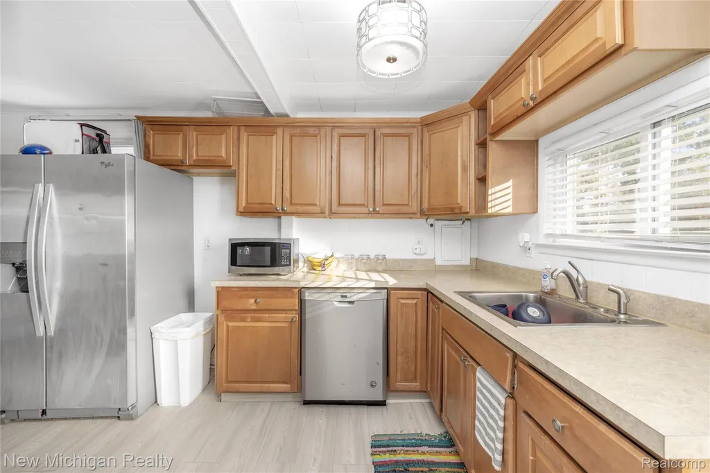 8665 Cooley Lake Road Commerce Charter Township MI 48382