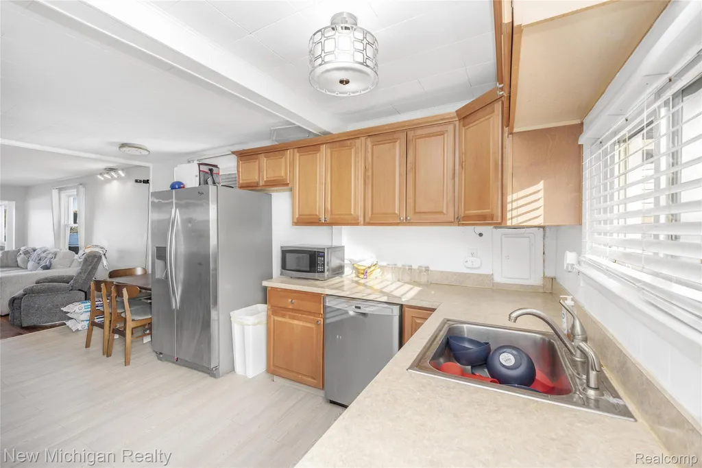 8665 Cooley Lake Road Commerce Charter Township MI 48382