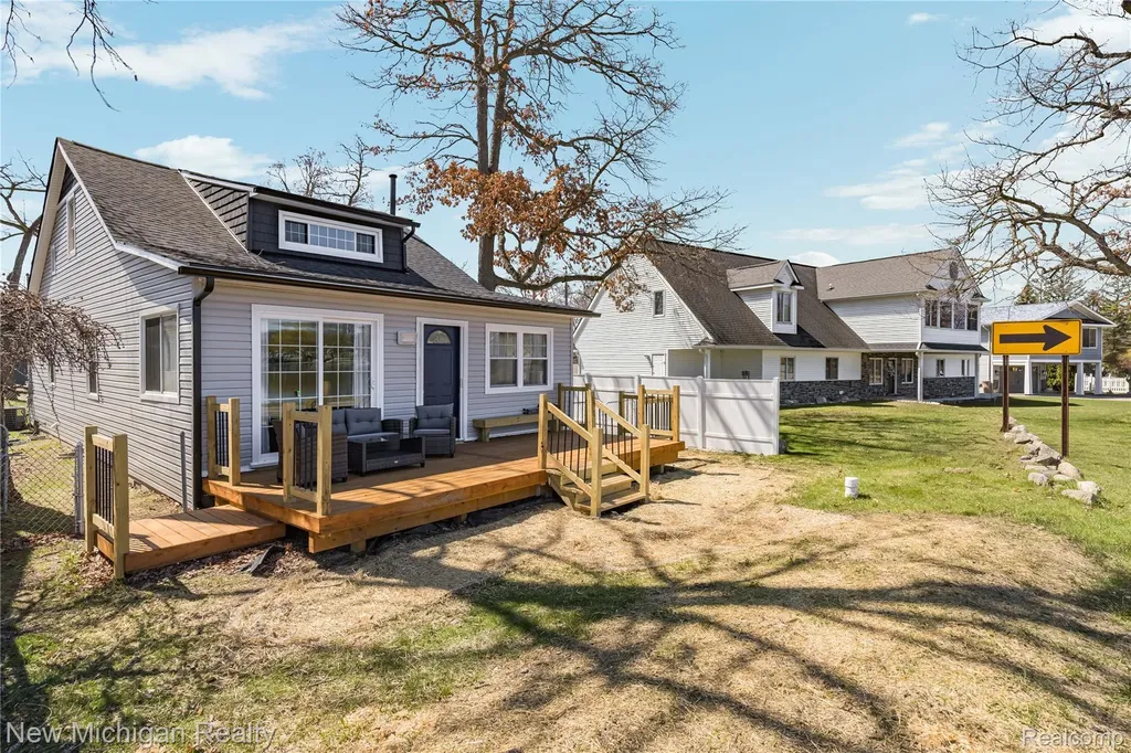 8665 Cooley Lake Road Commerce Charter Township MI 48382
