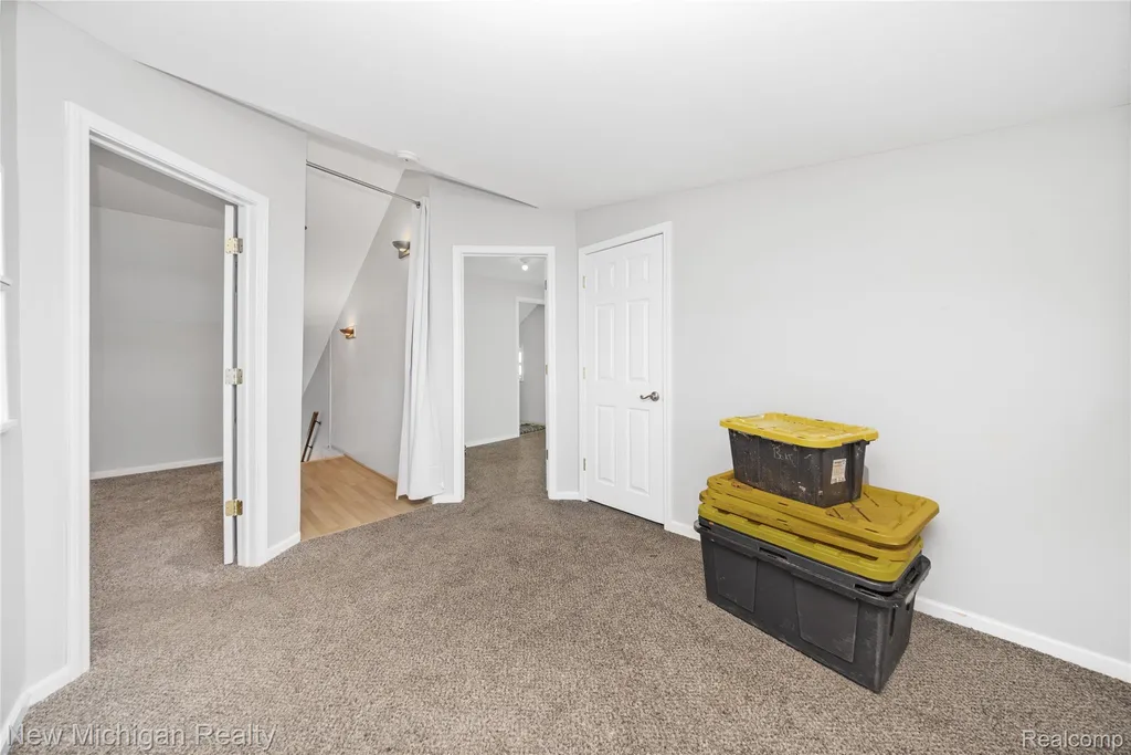 8665 Cooley Lake Road Commerce Charter Township MI 48382