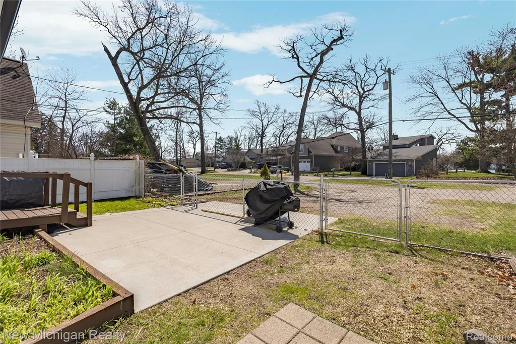 8665 Cooley Lake Road Commerce Charter Township MI 48382