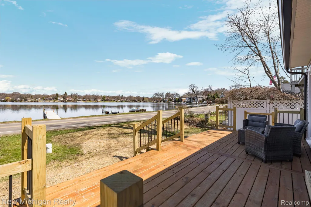 8665 Cooley Lake Road Commerce Charter Township MI 48382