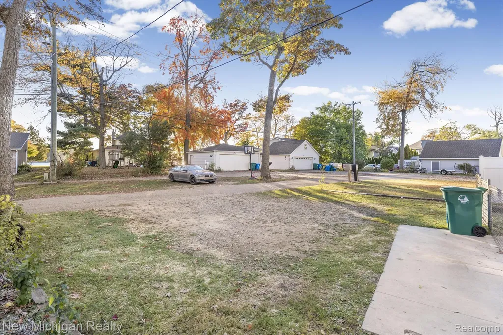 8665 Cooley Lake Road Commerce Charter Township MI 48382