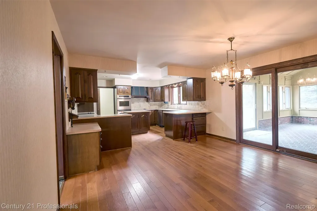 303 E Snell Road Rochester City MI 48306