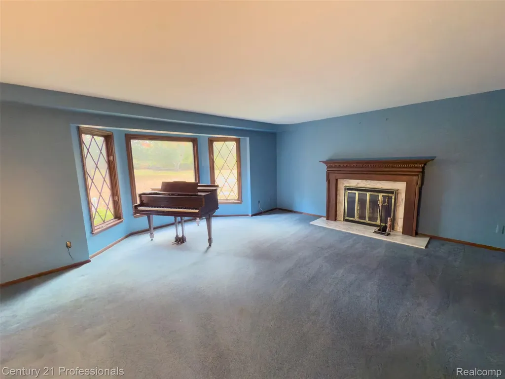 303 E Snell Road Rochester City MI 48306