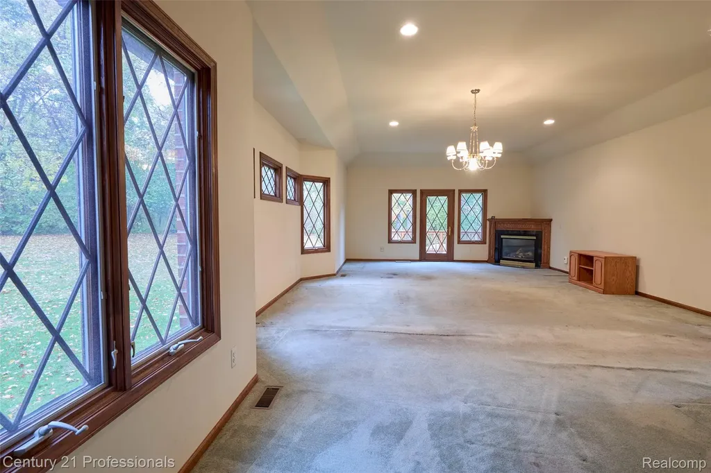 303 E Snell Road Rochester City MI 48306