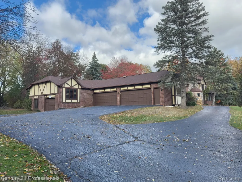 303 E Snell Road Rochester City MI 48306