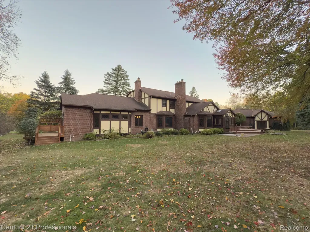 303 E Snell Road Rochester City MI 48306
