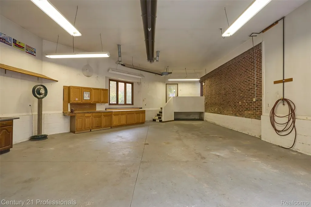 303 E Snell Road Rochester City MI 48306