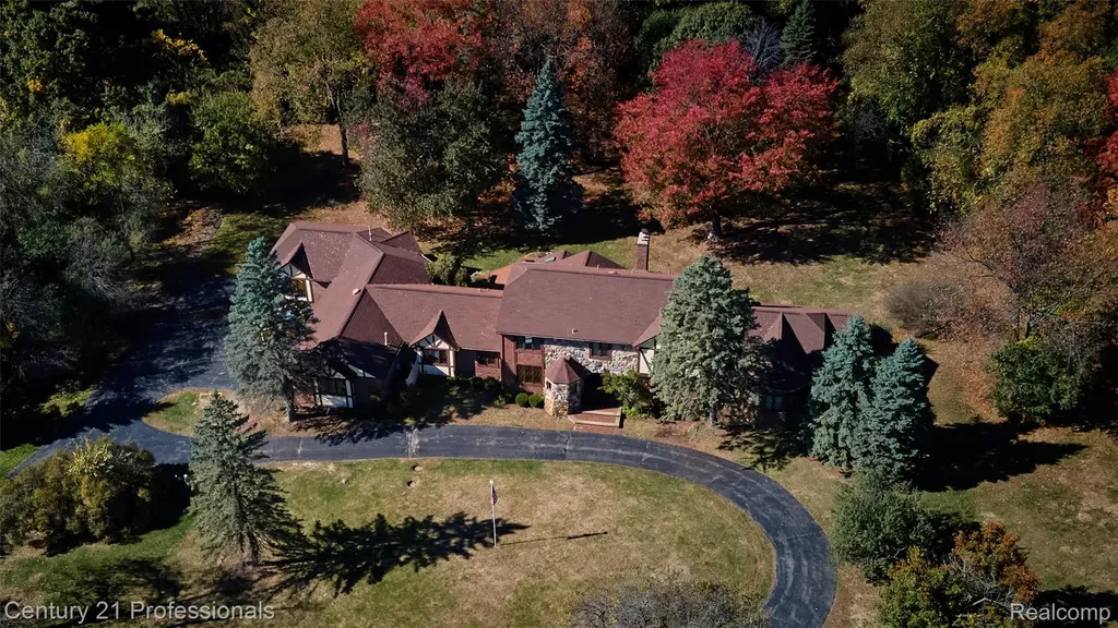 303 E Snell Road Rochester City MI 48306