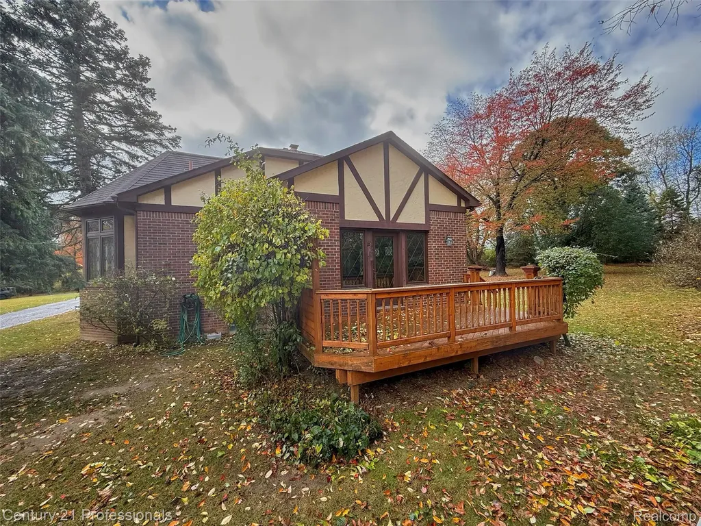 303 E Snell Road Rochester City MI 48306