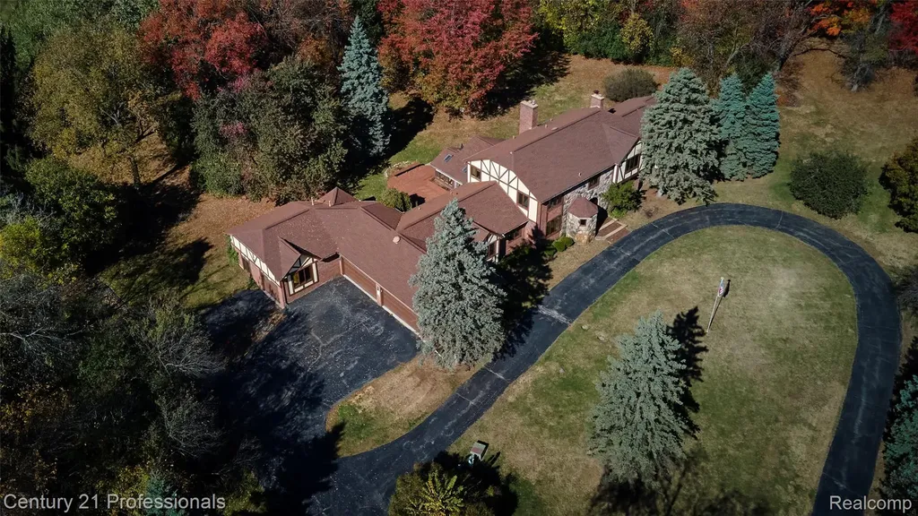 303 E Snell Road Rochester City MI 48306