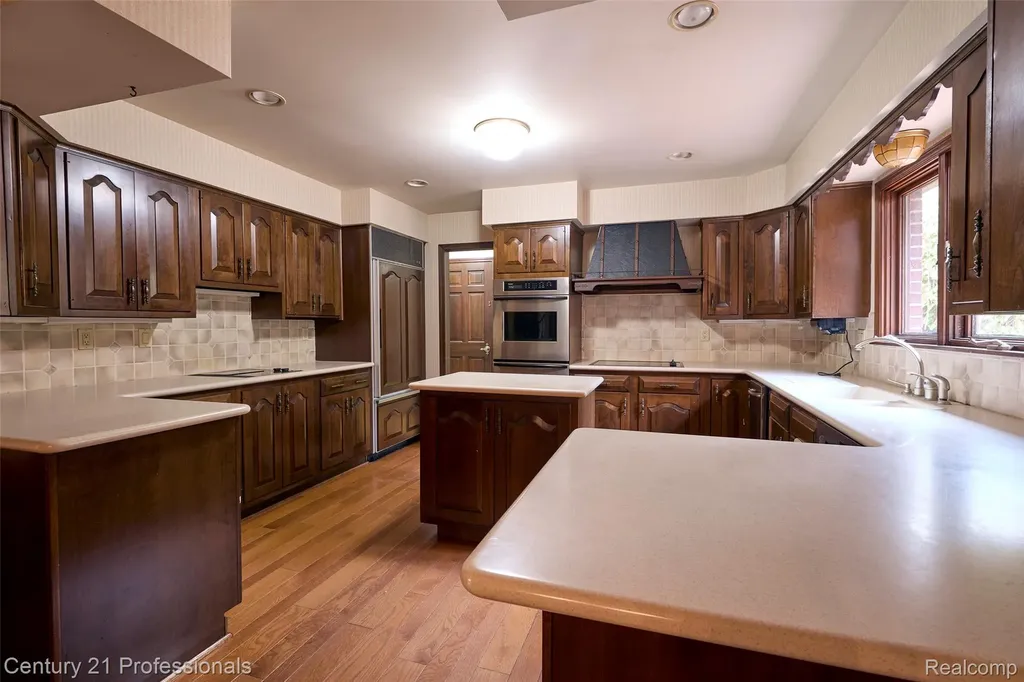 303 E Snell Road Rochester City MI 48306