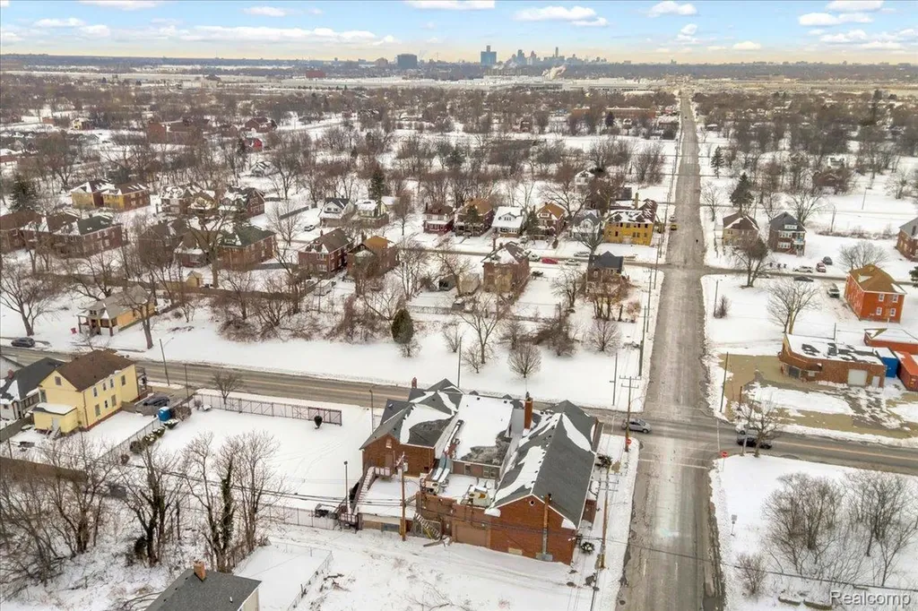 2670 Chalmers Street Detroit City MI 48215