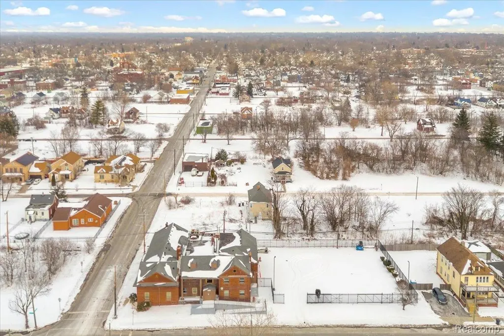 2670 Chalmers Street Detroit City MI 48215