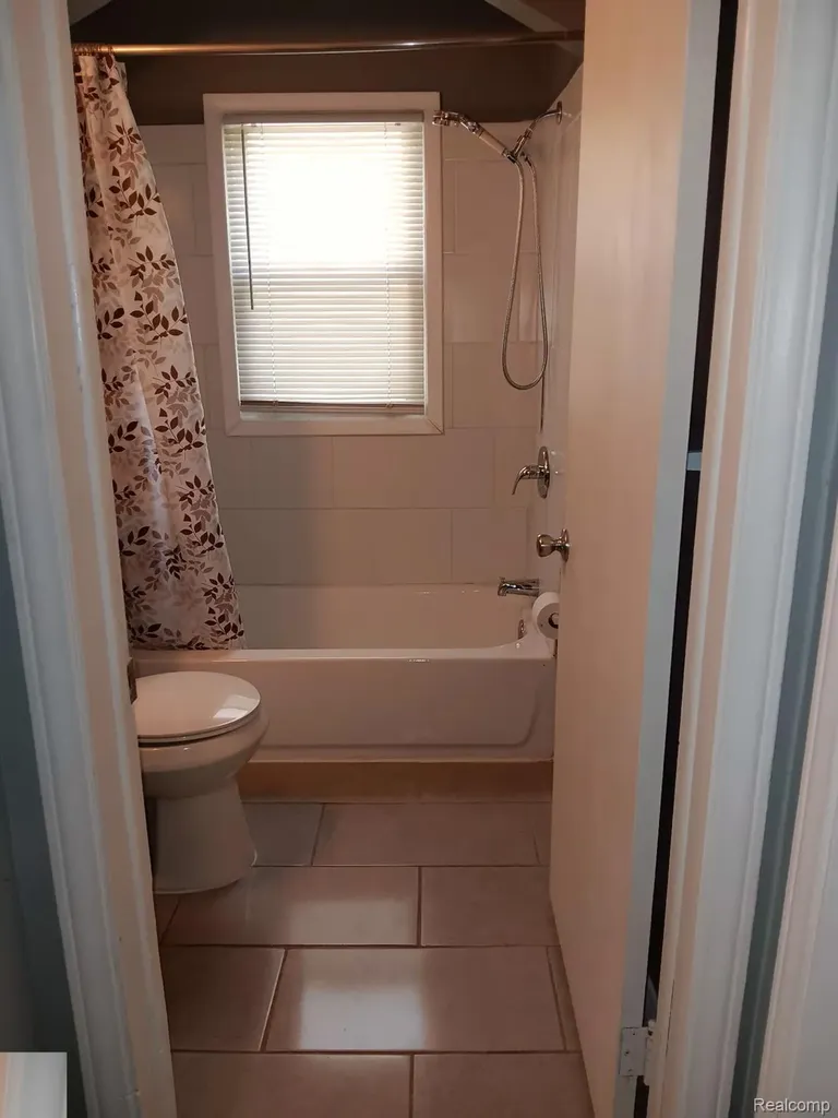 9250 Plainview Detroit City MI 48228