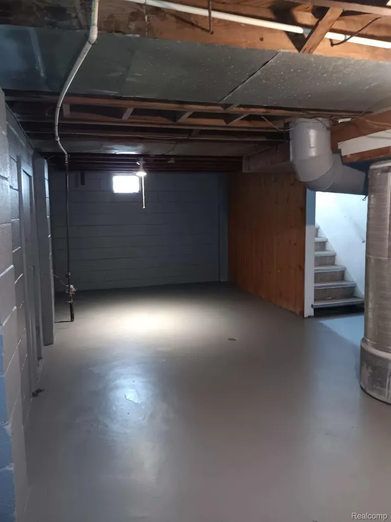 9250 Plainview Detroit City MI 48228