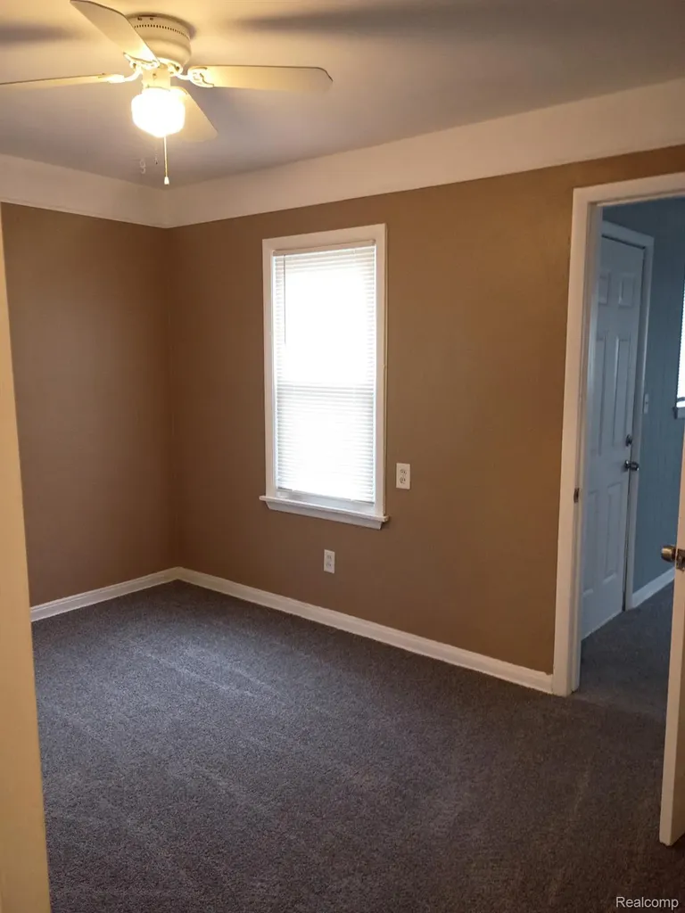 9251 Plainview Detroit City MI 48228