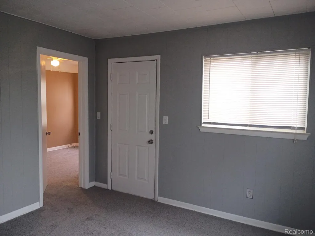 9251 Plainview Detroit City MI 48228