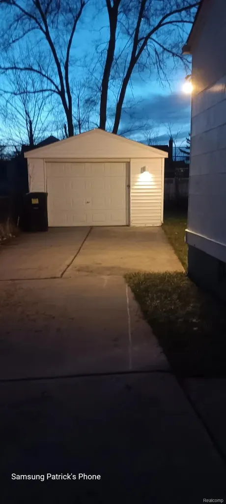 9251 Plainview Detroit City MI 48228