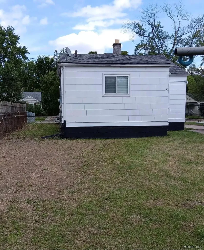 9251 Plainview Detroit City MI 48228