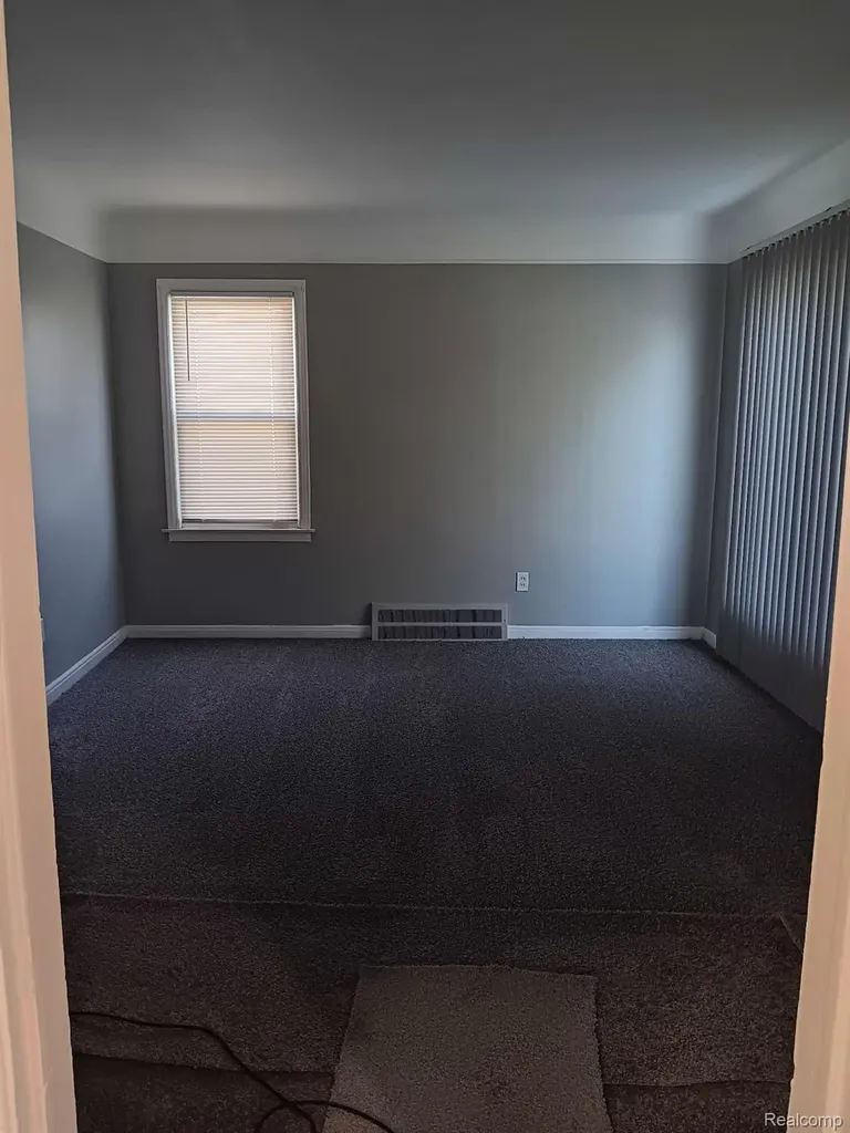 9251 Plainview Detroit City MI 48228