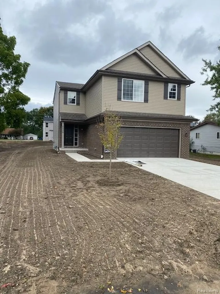 21600 Elmway Drive Clinton Charter Township MI 48035