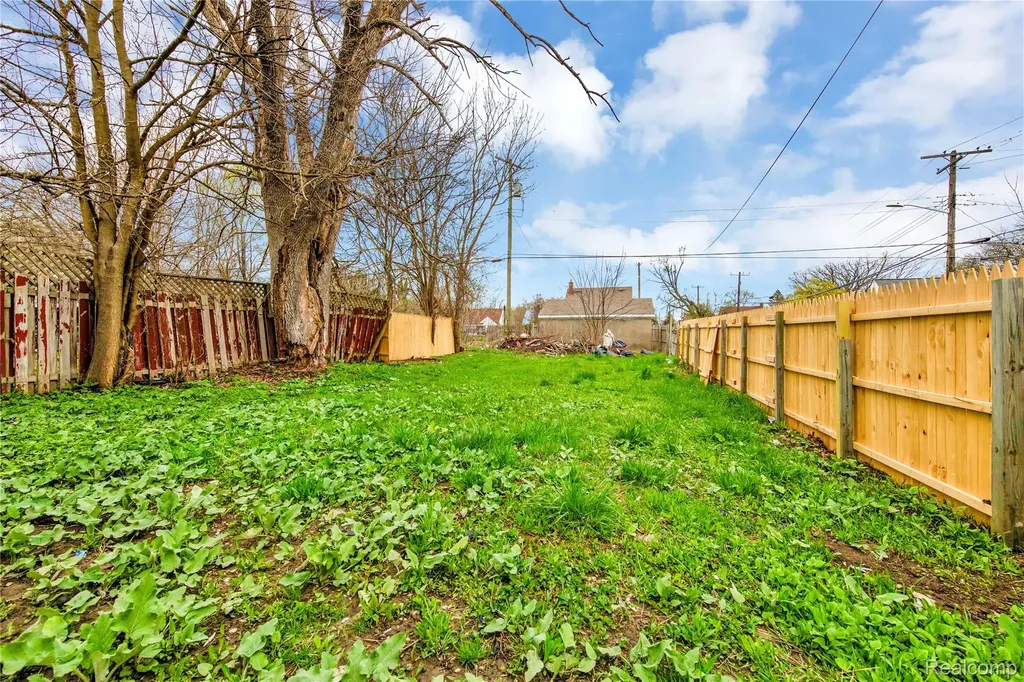 16121 Manning Street Detroit City MI 48205