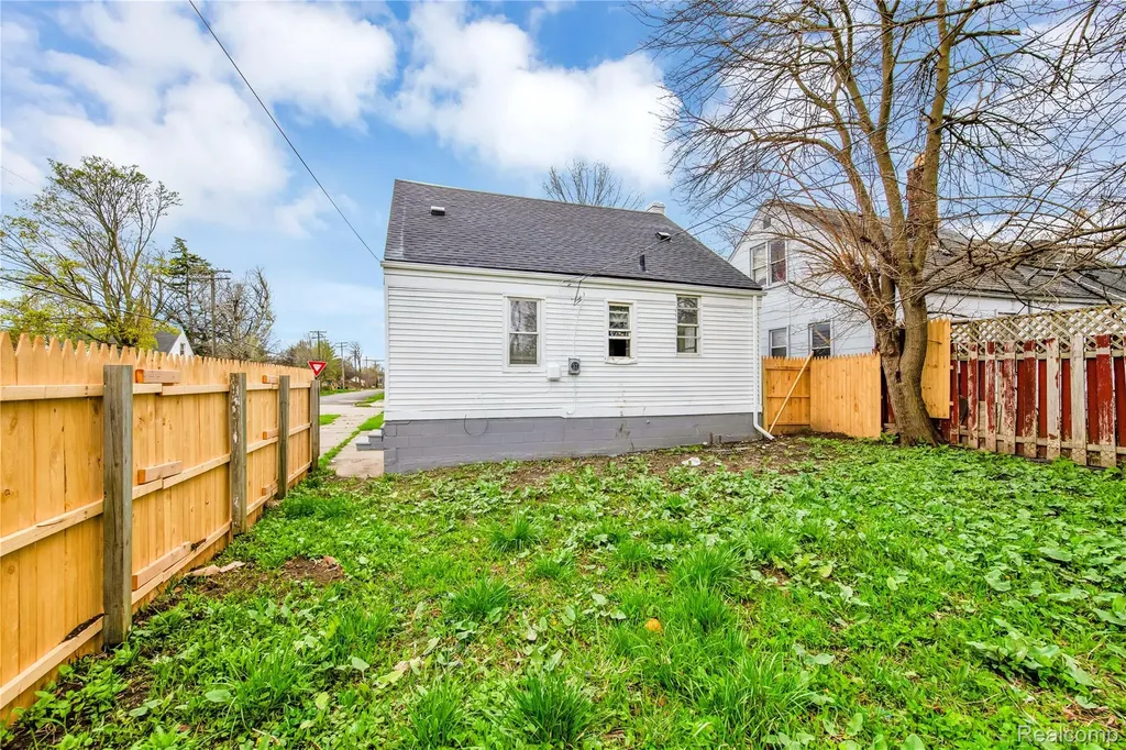 16121 Manning Street Detroit City MI 48205