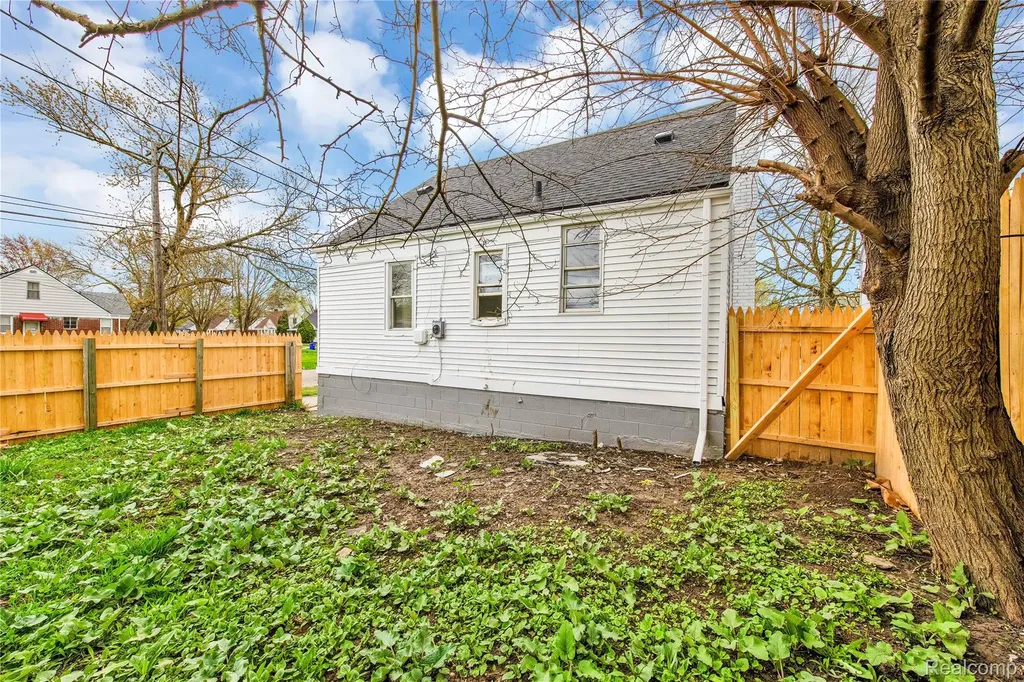 16121 Manning Street Detroit City MI 48205