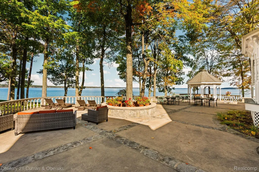 3063 Red Pine Point Drive Mullett Township MI 49749