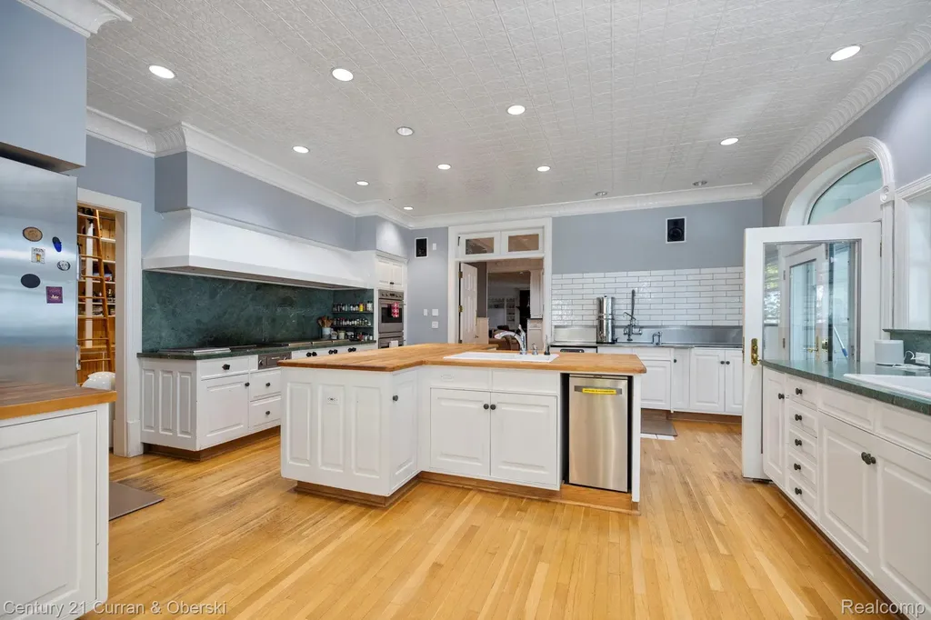 3063 Red Pine Point Drive Mullett Township MI 49749
