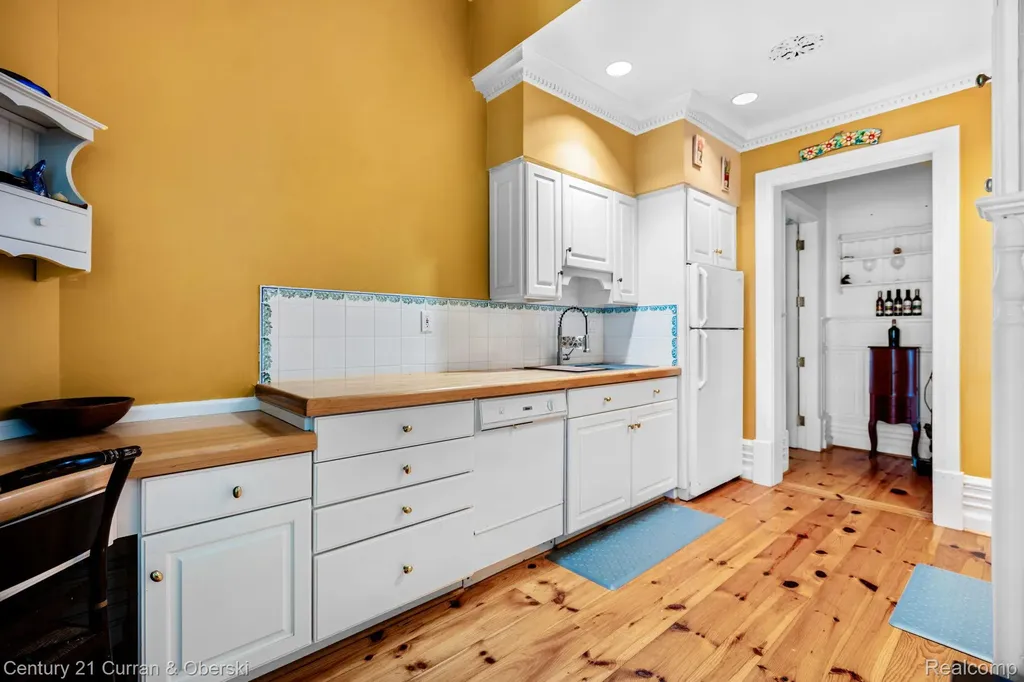3063 Red Pine Point Drive Mullett Township MI 49749