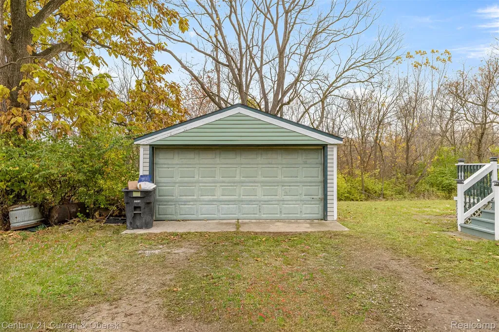 8004 N Farmington Road Westland City MI 48185