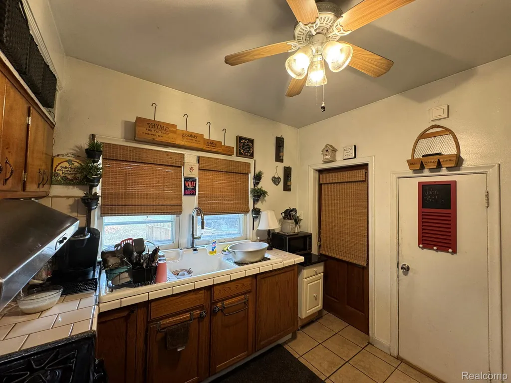 15464 Oakfield Street Detroit City MI 48227