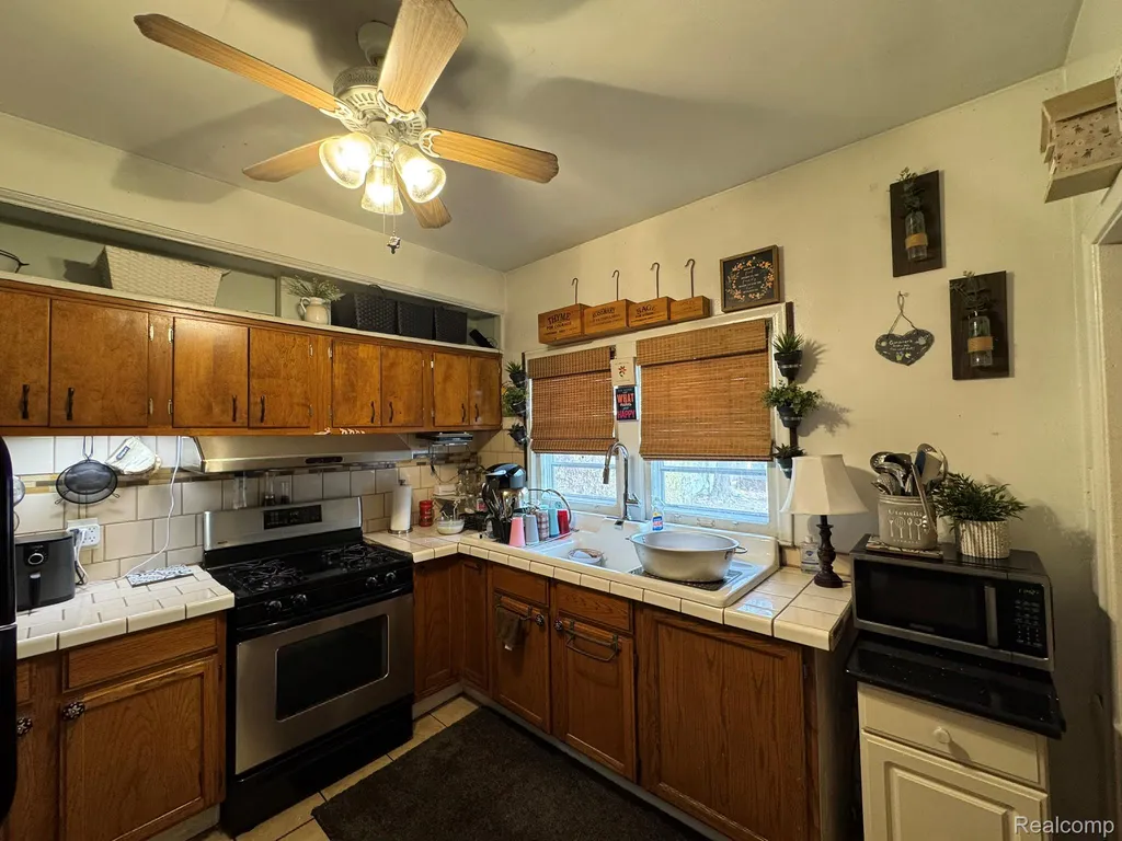 15464 Oakfield Street Detroit City MI 48227