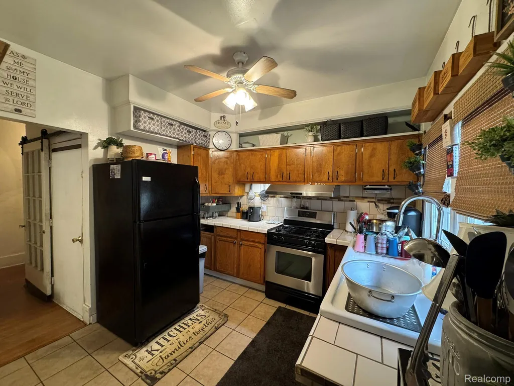 15464 Oakfield Street Detroit City MI 48227