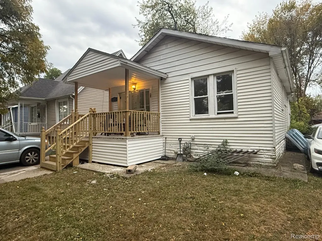 6107 Auburn Detroit City MI 48228