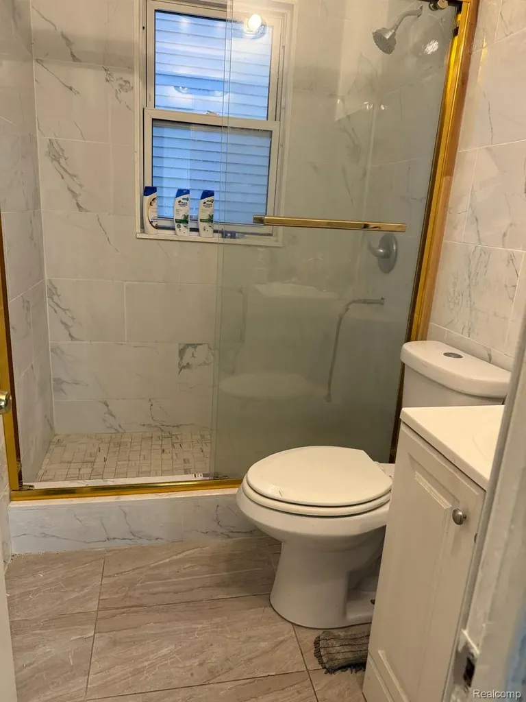 6107 Auburn Detroit City MI 48228