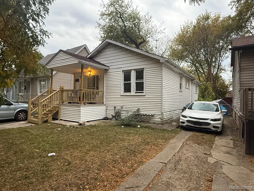 6107 Auburn Detroit City MI 48228