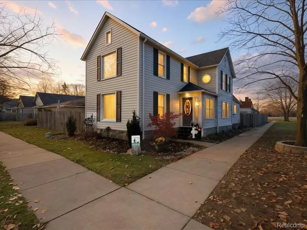 404 Pine Street Wyandotte City MI 48192